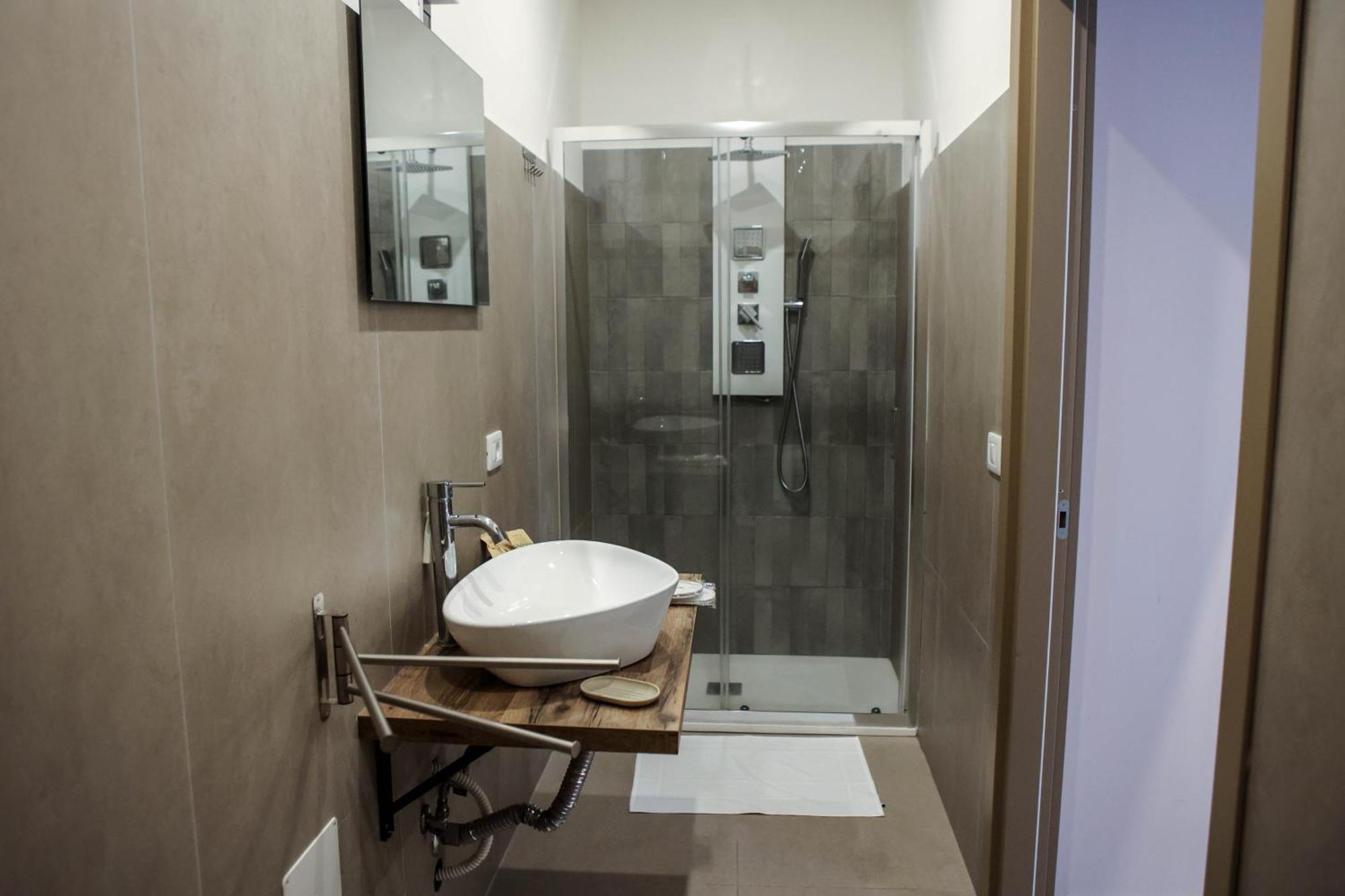 B&B Suites&Rooms Piazza Dei Martiri CTA Exterior foto