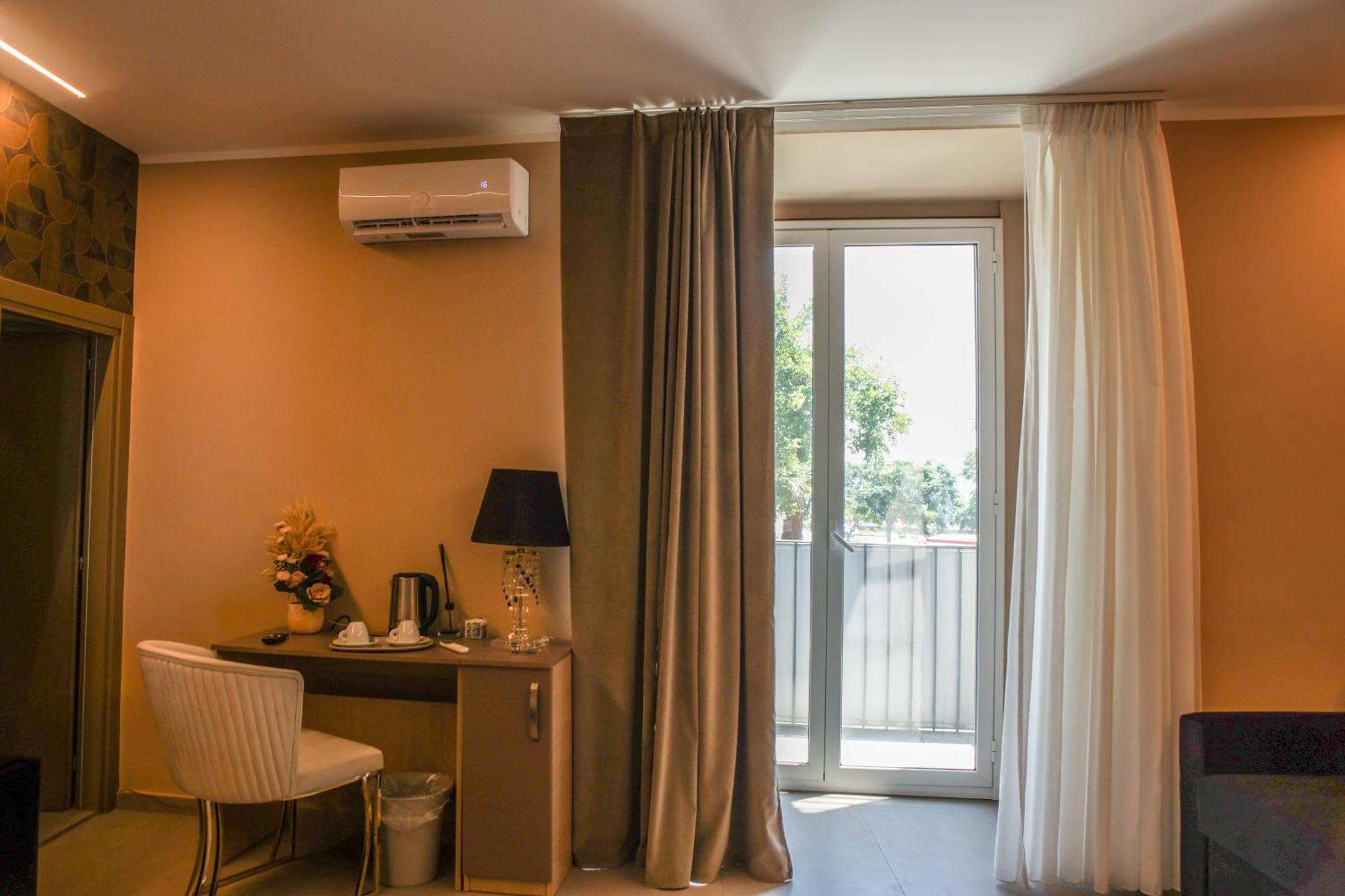 B&B Suites&Rooms Piazza Dei Martiri CTA Exterior foto